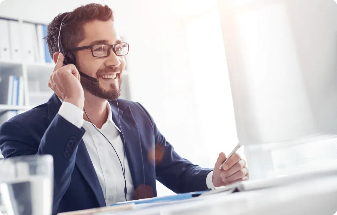 A trader using Smartphone to contact bloxfx